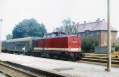 110.128-6 am 24.06.1989 Bahnsteig 1 Bahnhof Güsten