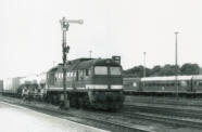 120.067-4 auf Gleis 5 im Bahnhof Güsten Sommer 1987