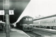 120.373-6 am Gleis 6 im Bahnhof Güsten Sommer 1987