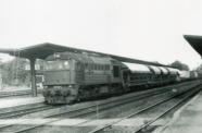 120.369-4 am Gleis 5 Bahnhof Güsten im Sommer 1987