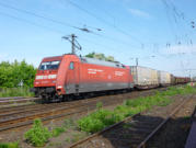 101.005-7 mit gemischten Güterzug nach Halle