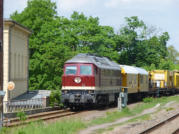 232.223-6 der Bahnbau mit Gleisbauzug von Aken